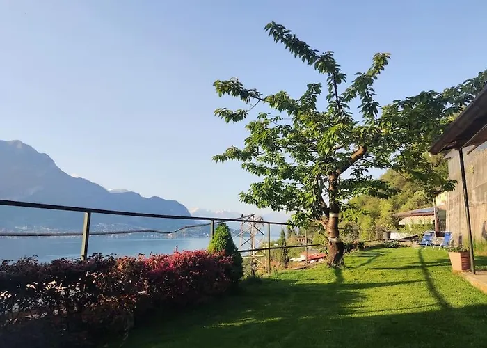 Semesterbostad Mella House Garden Relax