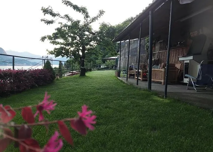 Mella House Garden Relax Semesterbostad