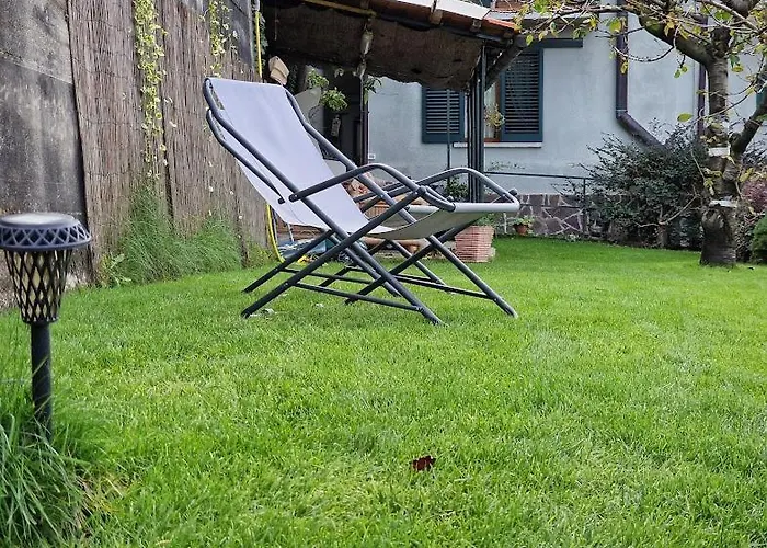 Semesterbostad Mella House Garden Relax *